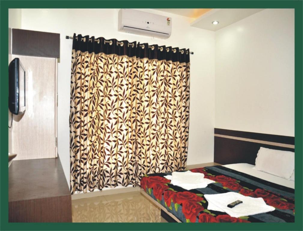 Hotel Shradha Saburi Palace Shirdi Room photo