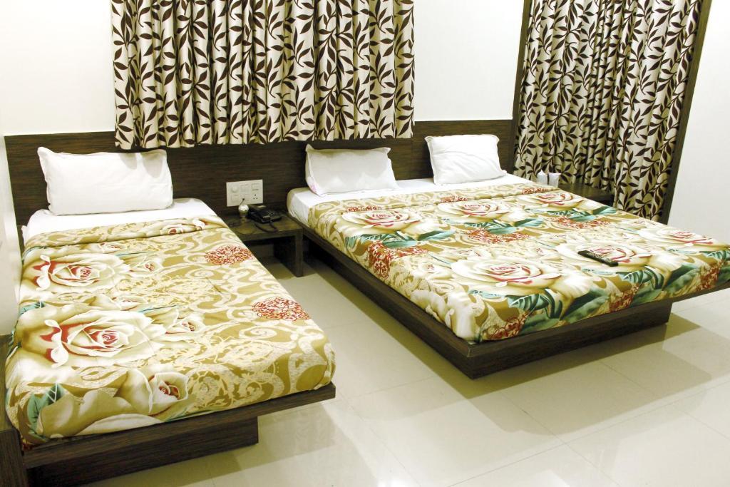 Hotel Shradha Saburi Palace Shirdi Room photo